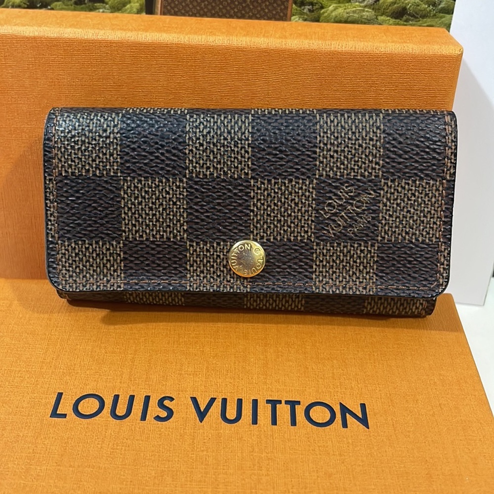 SOLD❤️Authentic LV DE 4 key holder 🔑 - Picture 5 of 15